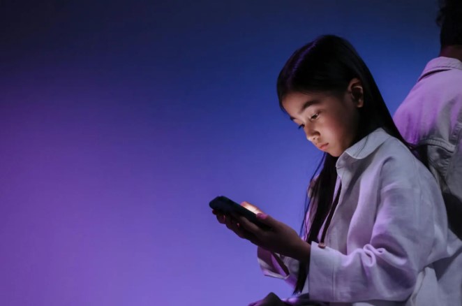 Ted Chiang alerta sobre riscos da inteligência artificial generativa na educação infantil