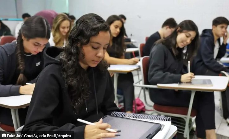 ENEM 2024 em Cachoeirinha: escolas particulares lideram, e rede estadual conquista destaque com o Caic Neuza Goulart Brizola