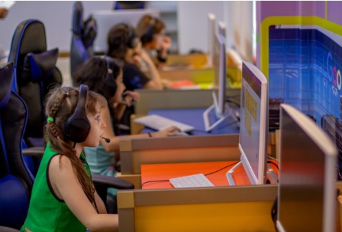 A IA na sala de aula: educar para usar, não apenas para aprender com tecnologia