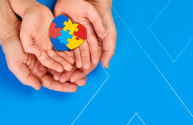 Escolas não têm direito de recusar matrícula a crianças com autismo, afirmam especialistas